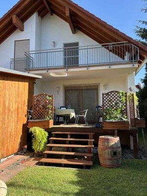 Freistehendes Einfamilienhaus mit Einliegerwohnung in umittelbarer Feldrandlage