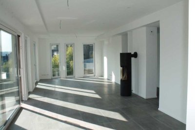 Exklusive Etagenwohnung mit EBK, 3 Balkonen, Aufzug, Kamin und TG-Stellplatz