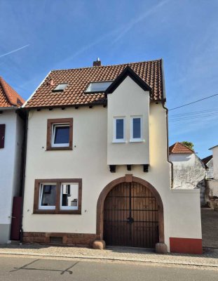 Erstbezug nach Sanierung und Einbauküche: Attraktive 2,5-Raum-Wohnung mit geh. Innenausstattung