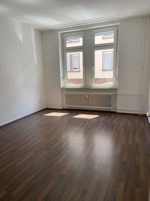 Von Privat 2-Zimmer Wohnung in Ffm.-Bockenheim (Bezugsfertig/incl. Küchenzeile)