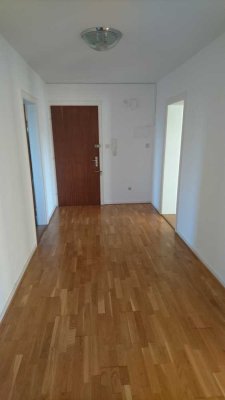 Gepflegte 3-Raum-Wohnung mit Einbauküche in Kiel