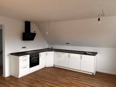 Hochwertige zwei Zimmer DG Wohnung in Böhl-Iggelheim mit Einbauküche