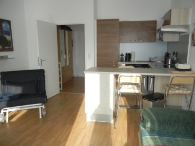 Uni FU & BER - nahes Apartment, voll möbliert, Kfz-Stellplatz, Balkon.