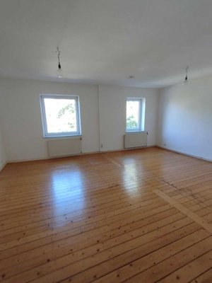 Schöne 2 Zimmer Wohnung mit Bodendielen in Neudorf!