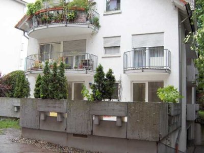 Provisionsfrei: Helle Gartenwohnung mit Riesenterrasse mitten im Zentrum