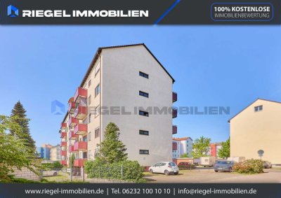 Sie hier? Wir auch! Modernisierte 3 Zimmer Wohnung im 1. OG mit Aufzug, Balkon und PKW-Stellplatz