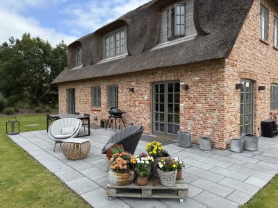 Friesenchalet mit Meerblick