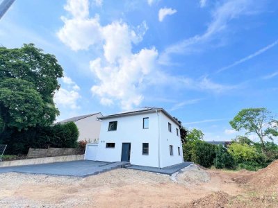 Neubau Erstbezug - freistehendes Einfamilienhaus - Herbst 2025 fertiggestellt - ruhige Straße