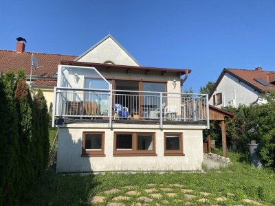 Schöne Wohnung mit Wintergarten und Gartenfläche