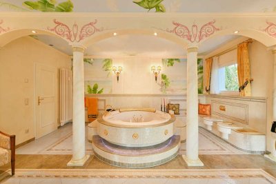 Luxuspenthouse im Versace-Stil mit Dachterrasse und Panoramablick