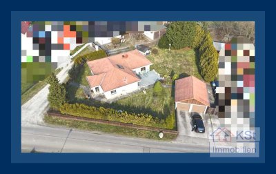 Großzügiger Familienbungalow mit weitläufigem Garten, zwei Garagen und Wohnmobil-Stellplatz