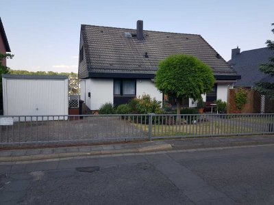 Freistehendes Einfamilienhaus (ca. 171 qm) mit Einliegerwohnung ( ca. 64 qm) - Gesamt: ca. 235 qm