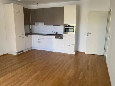 Ruhige neuwertige 2-Zimmer-Wohnung beim Bahnhof, großer Balkon, geringe Heizkosten - PRIVAT