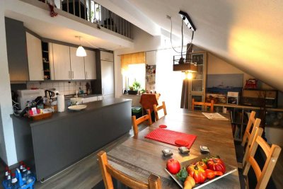**Helle 2,5-Zimmer-Galeriewohnung in ruhiger Lage – stilvoll  lichtdurchflutet**