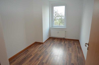 --- 2-Raum-Wohnung mit Blick ins Grüne ----