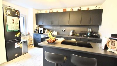 Kernsanierte 3,5 Zimmerwohnung im 1. OG, 2 Balkone, TG, EBK usw.