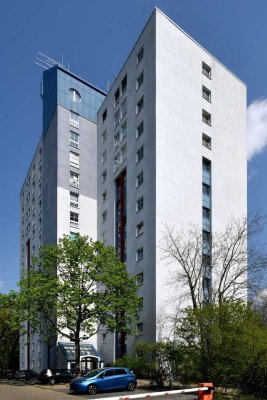 Wohnung mit Boden und Einbauküche am Klinikum // EG Wohnung 1