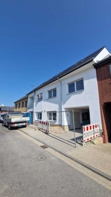Schöne, barrierefreie & einzugsfertige 2-Zimmer DG-Wohnung in Linnich-Körrenzig.