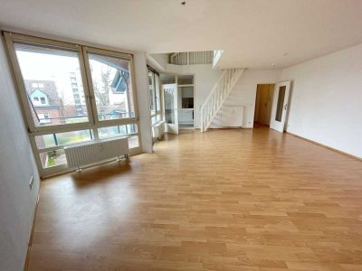 Wohnen mit Weitblick! Stilvolle Maisonettewohnung mit Galerie, Balkon und viel Charme