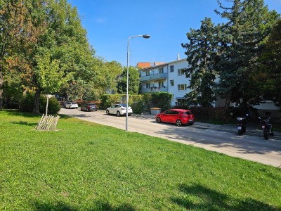 Lichtdurchflutete 4-Zimmer-Wohnung mit Ost- &amp; Westbalkon in grüner Ruhelage