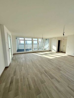 Keine Wohnung für Jedermann, aber ein Traum mit Dachterrasse u. super Ausblick