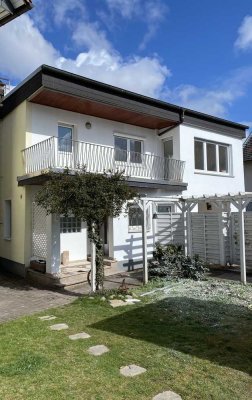 Schönes lichtdurchflutetes Einfamilienhaus in zentraler Lage