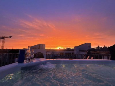 Luxuriöses Penthouse mit Dachterrasse, Whirlpool und Balkon im 5. OG in Berlin-Prenzlauer Berg