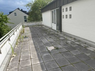 Sehr ruhige Dachterrassenwohnung - renovierungsbedürftig