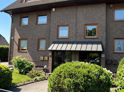 gepflegte 5-Zimmer Wohnung mit 140 qm Wohnfläche EG und  OG mit Balkon in bester Lage Hamburg-Sasel