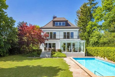 Großzügiges Familiendomizil mit Spa-Bereich, Traumgarten und Pool in Villenlage