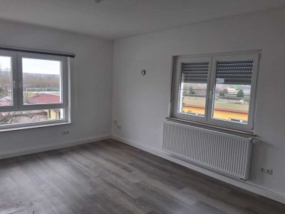 sonnendurchflutete 3-Zi.-Whg. m. Balkon (Bitte KEIN Nachrichtenmanager nutzen! Bitte per Mail!)