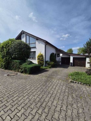 ~ Charmantes Haus mit Garten, Doppelgarage & Galerie in Top Lage von Metzingen"