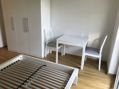 *Direkt an der S-Bahn * möblierte 1-Zimmer Wohnung mit EBK * Parkett * Terrasse*