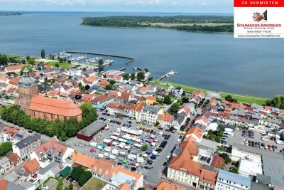 Barrierefreie Wohnung am Markt mit Einbauküche und „Boddenblick“