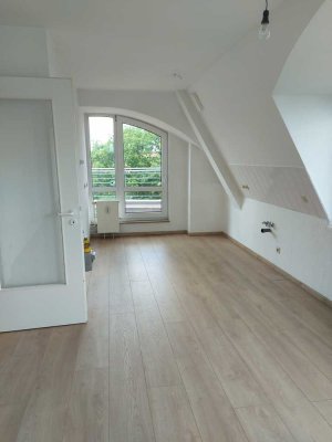 Helle 1-Zimmer-Wohnung mit Wohnküche, Wintergarten & Balkon – WBS 100 / 140 erforderlich