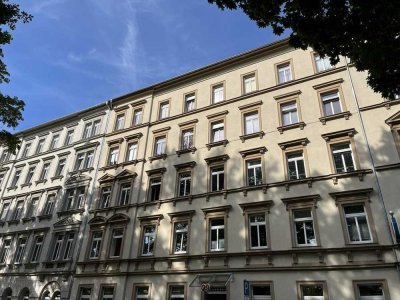 Großzügige 4-Raum-Altbauwohnung am Schillerplatz