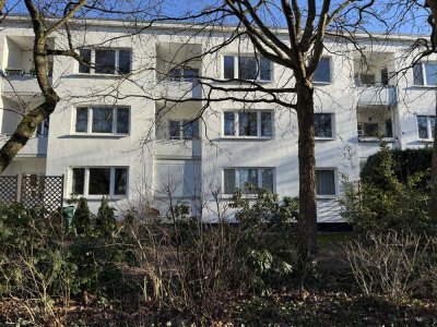 Schöne, teilmodernisierte 3-Raum-Erdgeschosswohnung mit Balkon und EBK in Hamburg Groß Flottbek