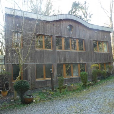 Natur- und ortsnahe ehemalige Arztpraxis, kann indiv. als Wohnung umgebaut werden