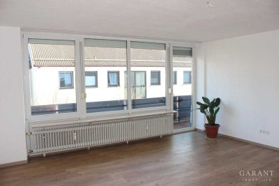 Wohnen mit Gartenflair - 3 Zimmer-Wohnung mit Garage in Königsbrunn