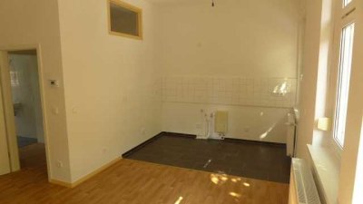 2 Zimmer offene Küche im Altbau