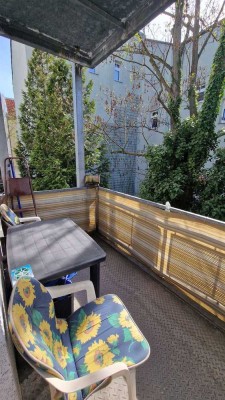 Im Einkauf liegt der Gewinn! Attraktive Wohnung mit großem Balkon.