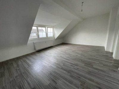 1-Zimmer DG-Apartment, Küche, Bad