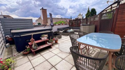 IM HERZEN VON PFAFFSTÄTTEN - MODERNE DACHGESCHOSSWOHNUNG MIT TERRASSE UND WHIRLPOOL