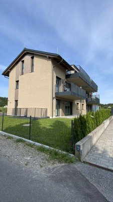 Erstbezug: Stilvolle 3,5-Zimmer-Wohnung mit Garten und Terrasse in Lengfelden!