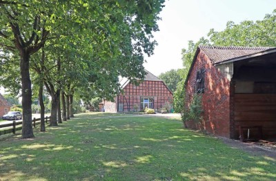 Laufend modernisierte Immobilie. Drei Wohnbereiche zur freien Nutzung.