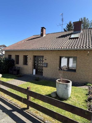 Provisionsfrei! Freistehendes Einfamilienhaus mit Blick ins Grüne in Overath-Heiligenhaus