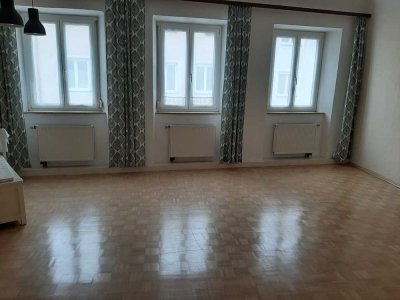 Schöne 2-Zimmer Altbau Wohnung mit EBK in Uninähe