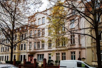 Frisch sanierte 2-Zimmer-Wohnung mit neuer Einbauküche & Tageslichtbad in Stadtfeld-Ost