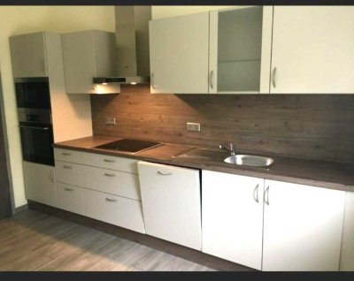 Freundliche 2-Zimmer-Wohnung mit gehobener Innenausstattung und Einbauküche in Riesa