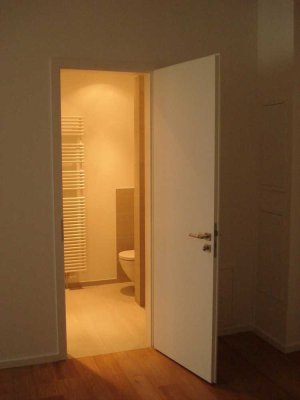 Moderne 2-Zimmer-Wohnung mit Terrasse in gepflegtem Mehrfamilienhaus